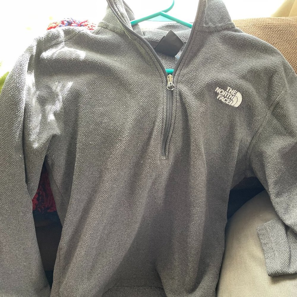 The North Face Mens sweater size Medium, Grey
